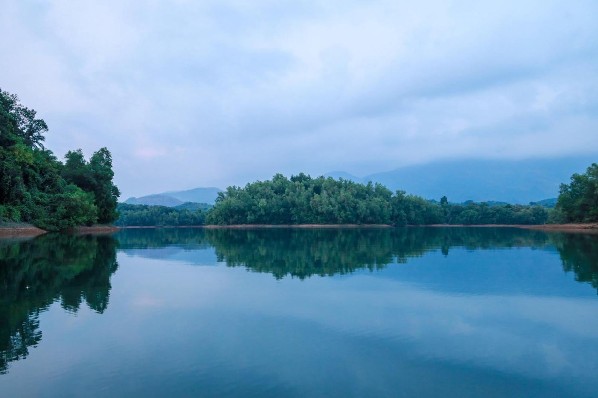 Готель Serene Aqua Hills Kozhikode Mennanyam Екстер'єр фото