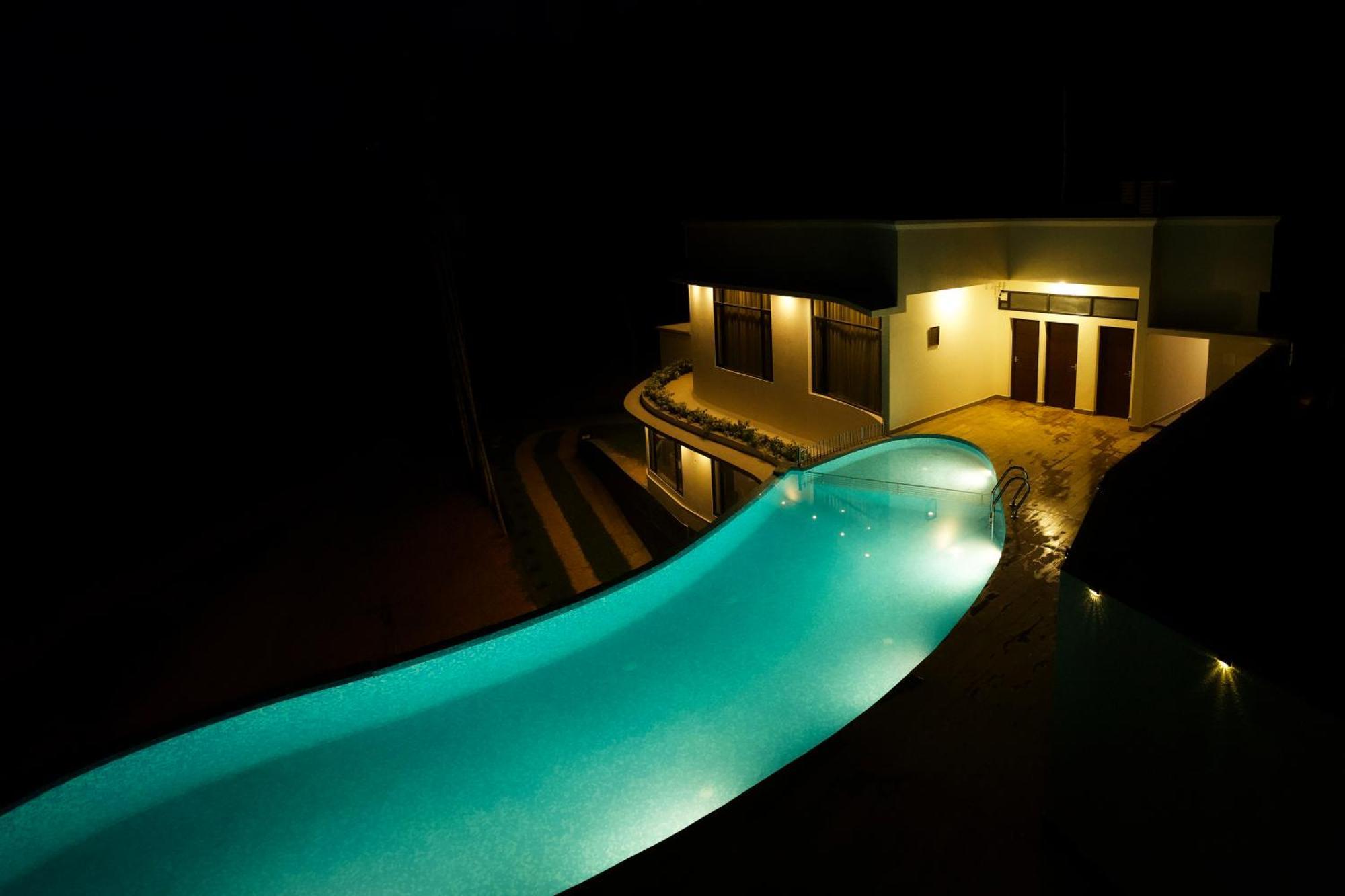 Готель Serene Aqua Hills Kozhikode Mennanyam Екстер'єр фото