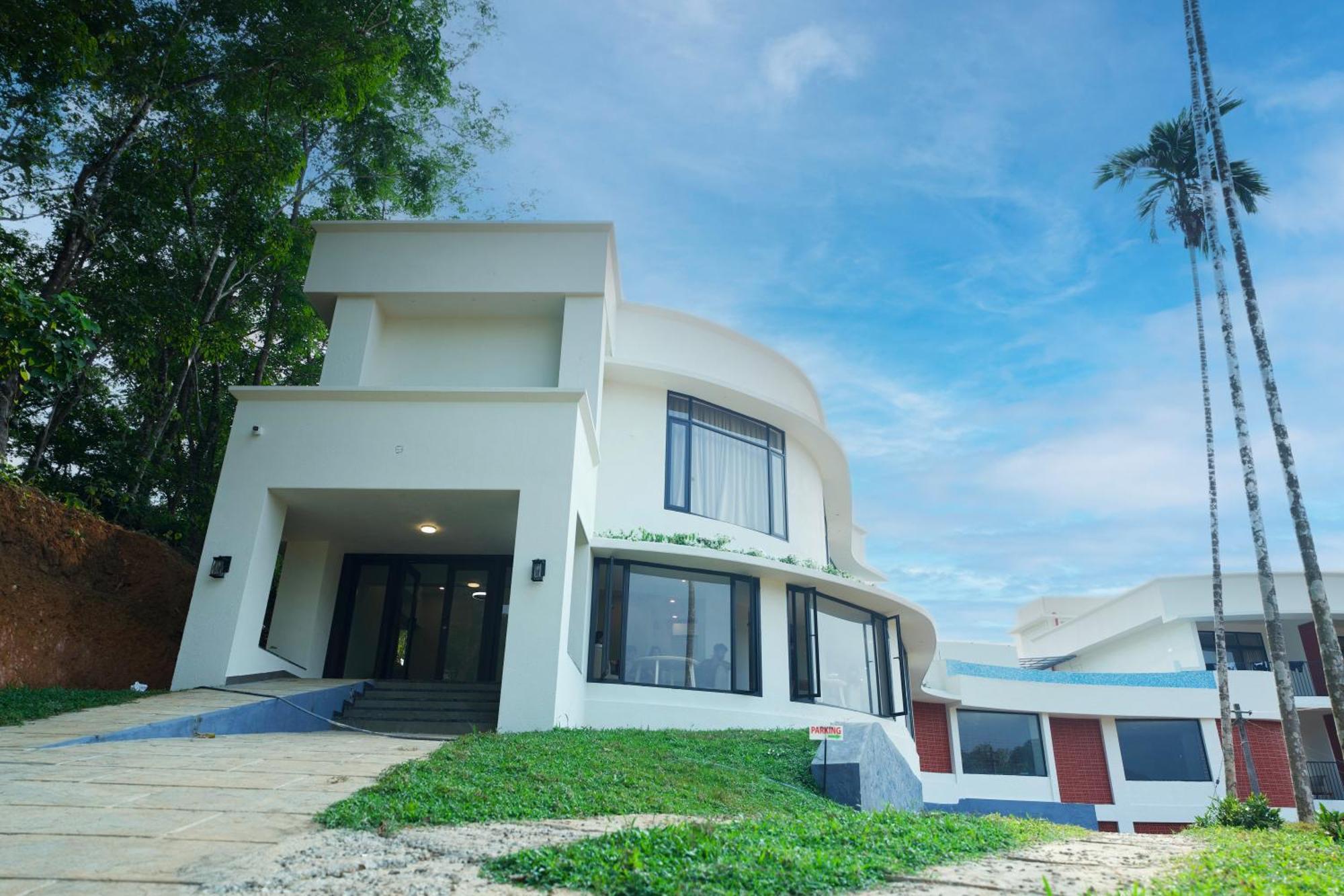 Готель Serene Aqua Hills Kozhikode Mennanyam Екстер'єр фото