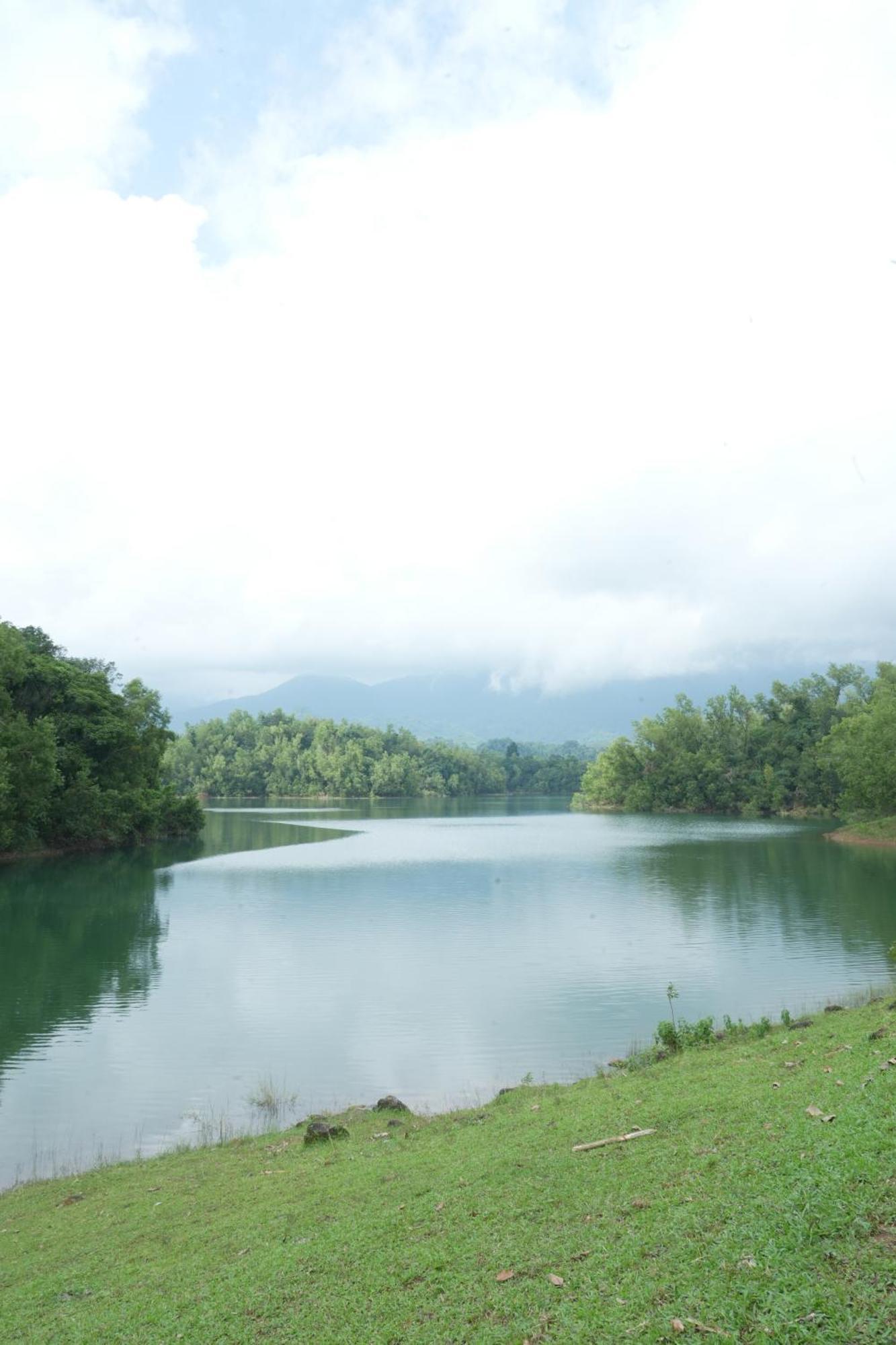 Готель Serene Aqua Hills Kozhikode Mennanyam Екстер'єр фото