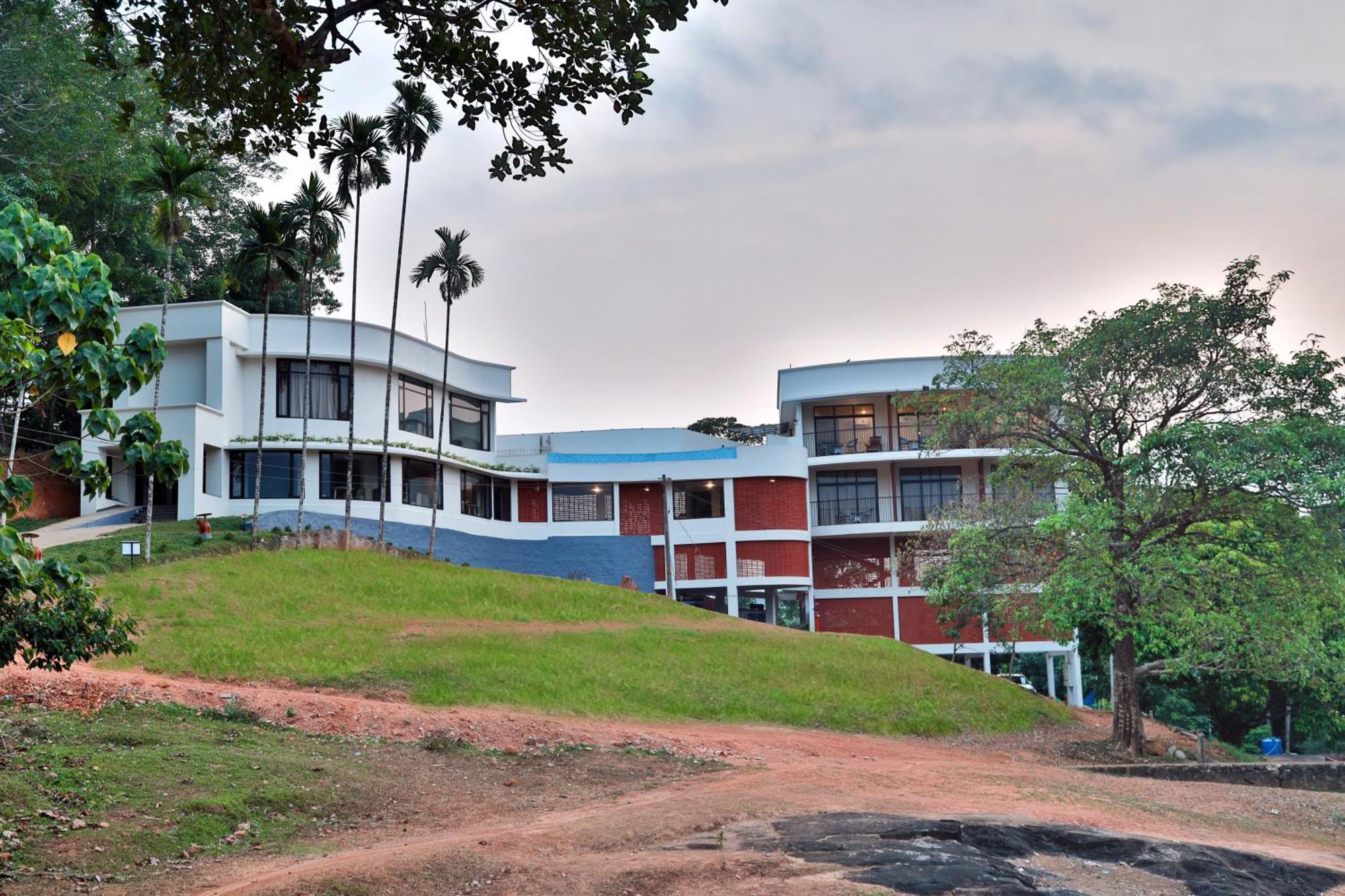 Готель Serene Aqua Hills Kozhikode Mennanyam Екстер'єр фото