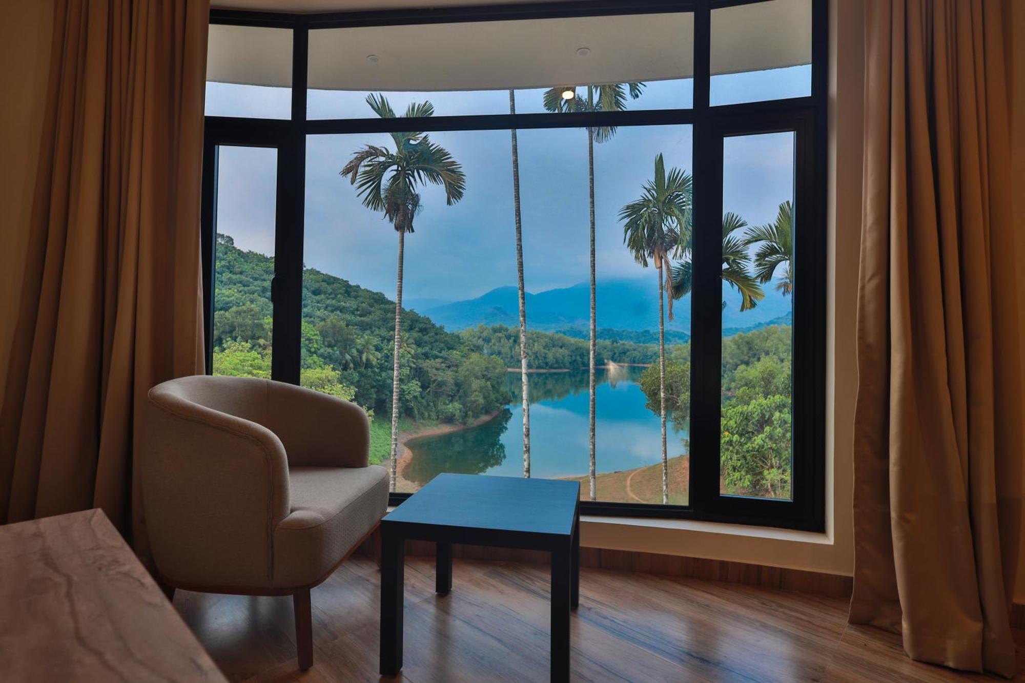 Готель Serene Aqua Hills Kozhikode Mennanyam Екстер'єр фото