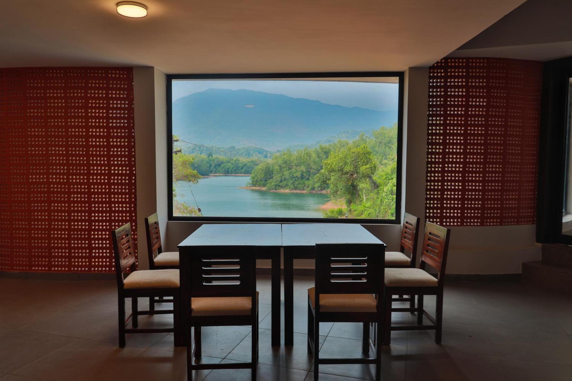 Готель Serene Aqua Hills Kozhikode Mennanyam Екстер'єр фото